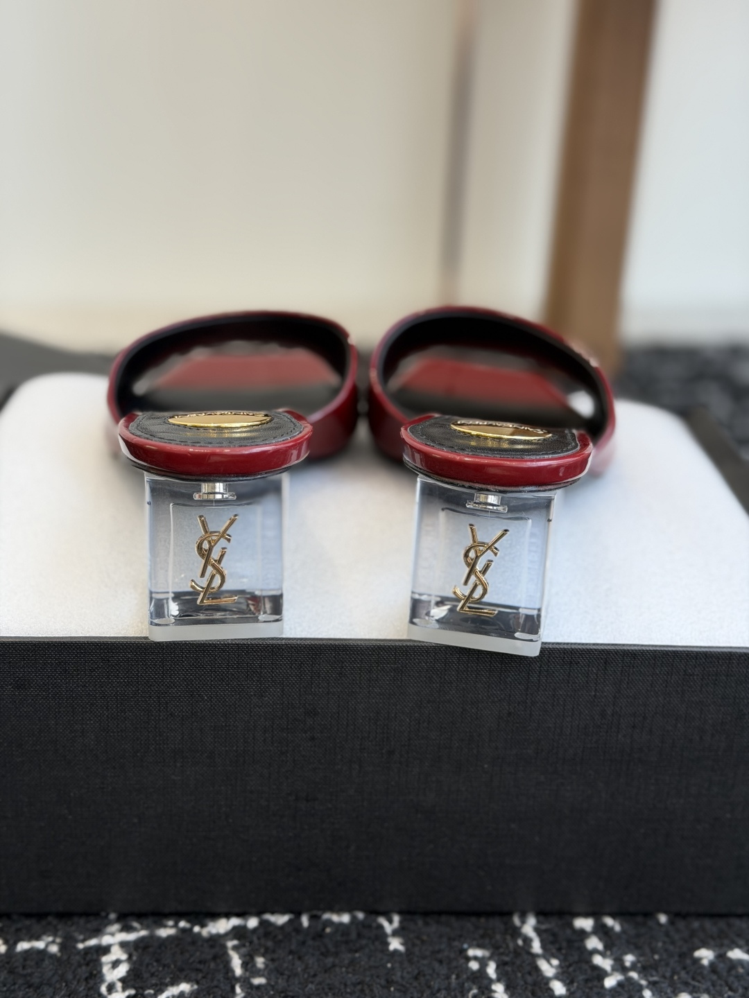 代购级 Saint Laurent / 圣罗兰LeeYSL 26ss姐姐的美丽尤物又是人间圣罗兰 Rose同款的高跟鞋凉 代购级 Saint Laurent / 圣罗兰LeeYSL 26ss姐姐的美丽尤物又是人间圣罗兰 Rose同款的高跟鞋凉