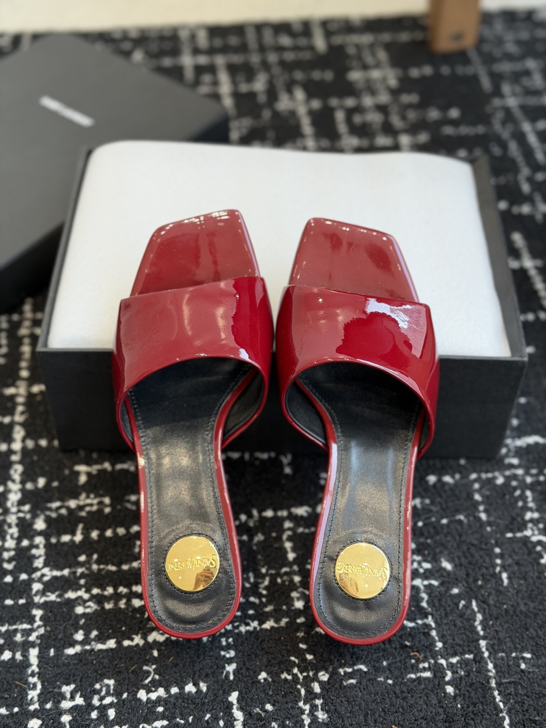代购级 Saint Laurent / 圣罗兰LeeYSL 26ss姐姐的美丽尤物又是人间圣罗兰 Rose同款的高跟鞋凉 代购级 Saint Laurent / 圣罗兰LeeYSL 26ss姐姐的美丽尤物又是人间圣罗兰 Rose同款的高跟鞋凉