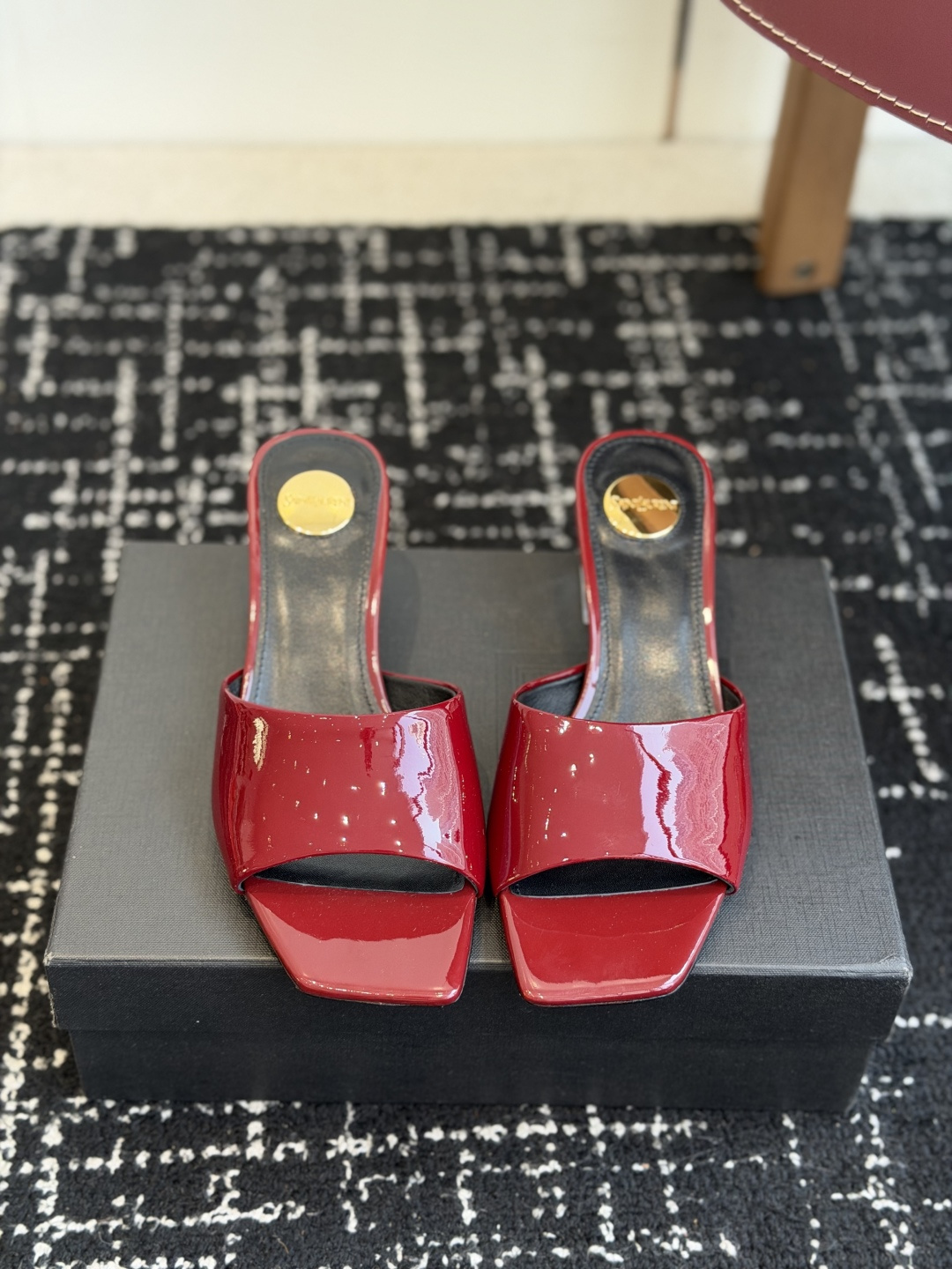 代购级 Saint Laurent / 圣罗兰LeeYSL 26ss姐姐的美丽尤物又是人间圣罗兰 Rose同款的高跟鞋凉 代购级 Saint Laurent / 圣罗兰LeeYSL 26ss姐姐的美丽尤物又是人间圣罗兰 Rose同款的高跟鞋凉
