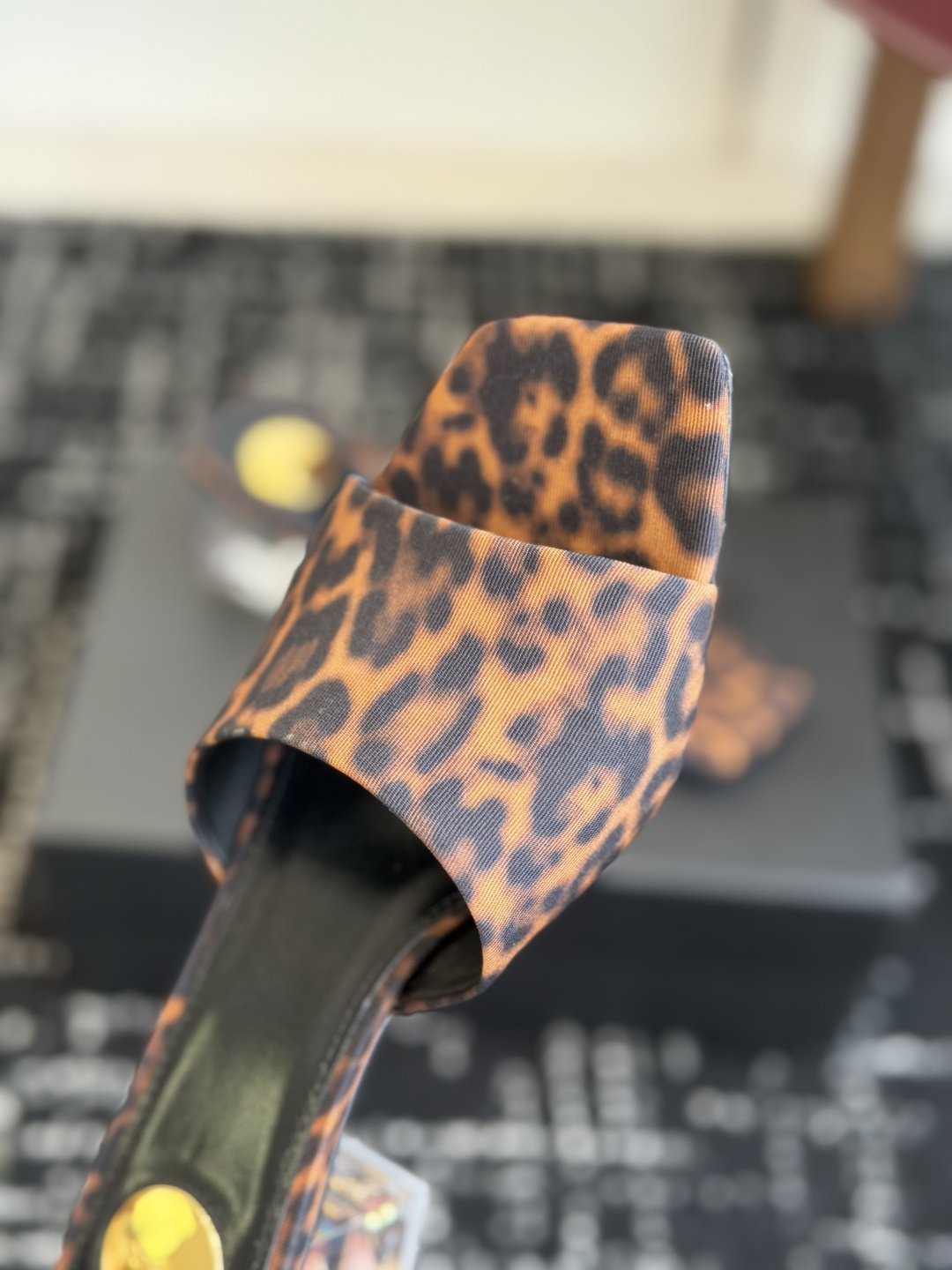 代购级 Saint Laurent / 圣罗兰LeeYSL 26ss姐姐的美丽尤物又是人间圣罗兰 Rose同款的高跟鞋凉 代购级 Saint Laurent / 圣罗兰LeeYSL 26ss姐姐的美丽尤物又是人间圣罗兰 Rose同款的高跟鞋凉