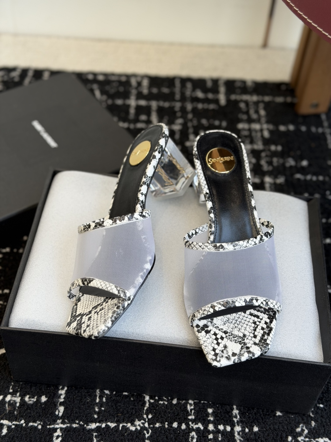 代购级 Saint Laurent / 圣罗兰LeeYSL 26ss姐姐的美丽尤物又是人间圣罗兰 Rose同款的高跟鞋凉 代购级 Saint Laurent / 圣罗兰LeeYSL 26ss姐姐的美丽尤物又是人间圣罗兰 Rose同款的高跟鞋凉