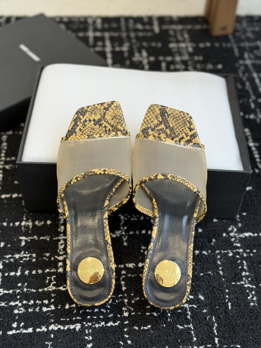 代购级 Saint Laurent / 圣罗兰LeeYSL 26ss姐姐的美丽尤物又是人间圣罗兰 Rose同款的高跟鞋凉