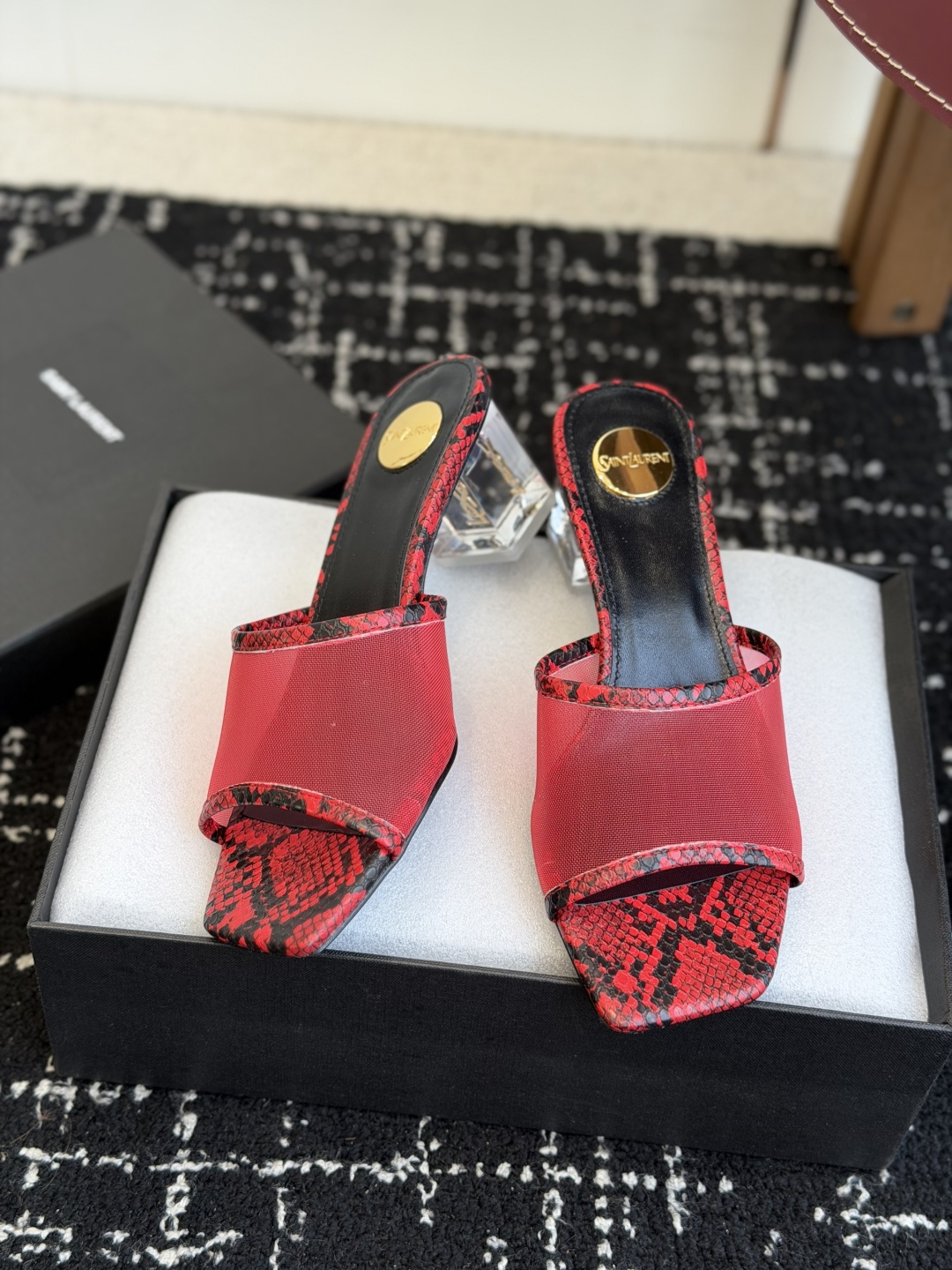 代购级 Saint Laurent / 圣罗兰LeeYSL 26ss姐姐的美丽尤物又是人间圣罗兰 Rose同款的高跟鞋凉 代购级 Saint Laurent / 圣罗兰LeeYSL 26ss姐姐的美丽尤物又是人间圣罗兰 Rose同款的高跟鞋凉