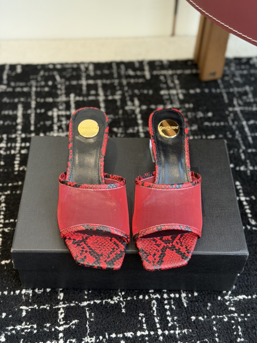 代购级 Saint Laurent / 圣罗兰LeeYSL 26ss姐姐的美丽尤物又是人间圣罗兰 Rose同款的高跟鞋凉 代购级 Saint Laurent / 圣罗兰LeeYSL 26ss姐姐的美丽尤物又是人间圣罗兰 Rose同款的高跟鞋凉