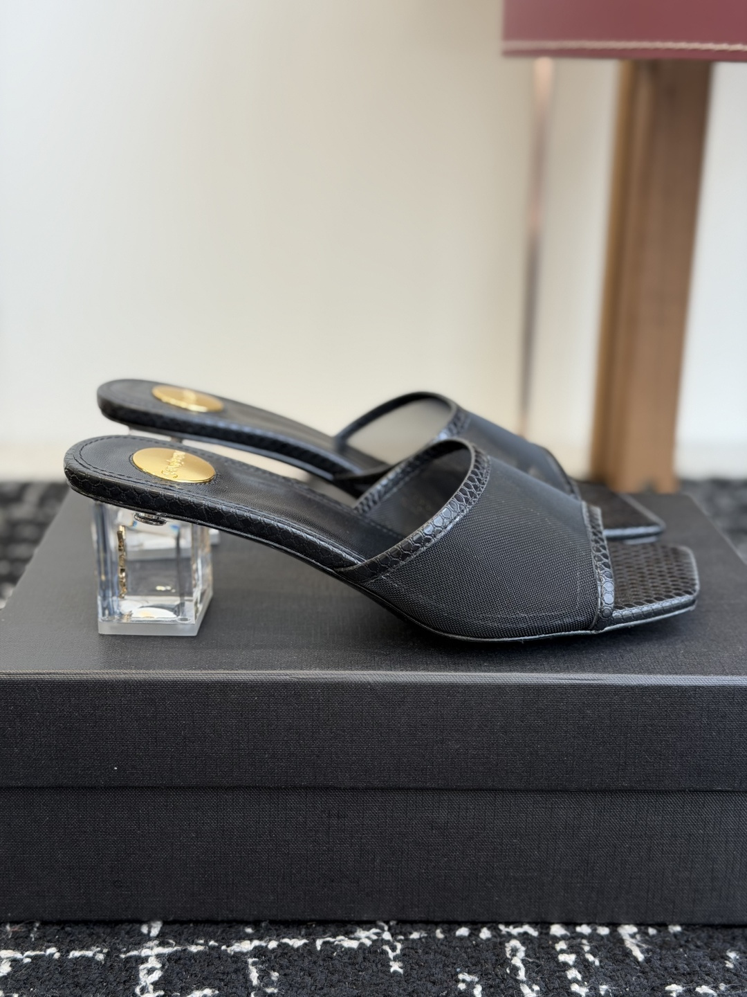 代购级 Saint Laurent / 圣罗兰LeeYSL 26ss姐姐的美丽尤物又是人间圣罗兰 Rose同款的高跟鞋凉 代购级 Saint Laurent / 圣罗兰LeeYSL 26ss姐姐的美丽尤物又是人间圣罗兰 Rose同款的高跟鞋凉