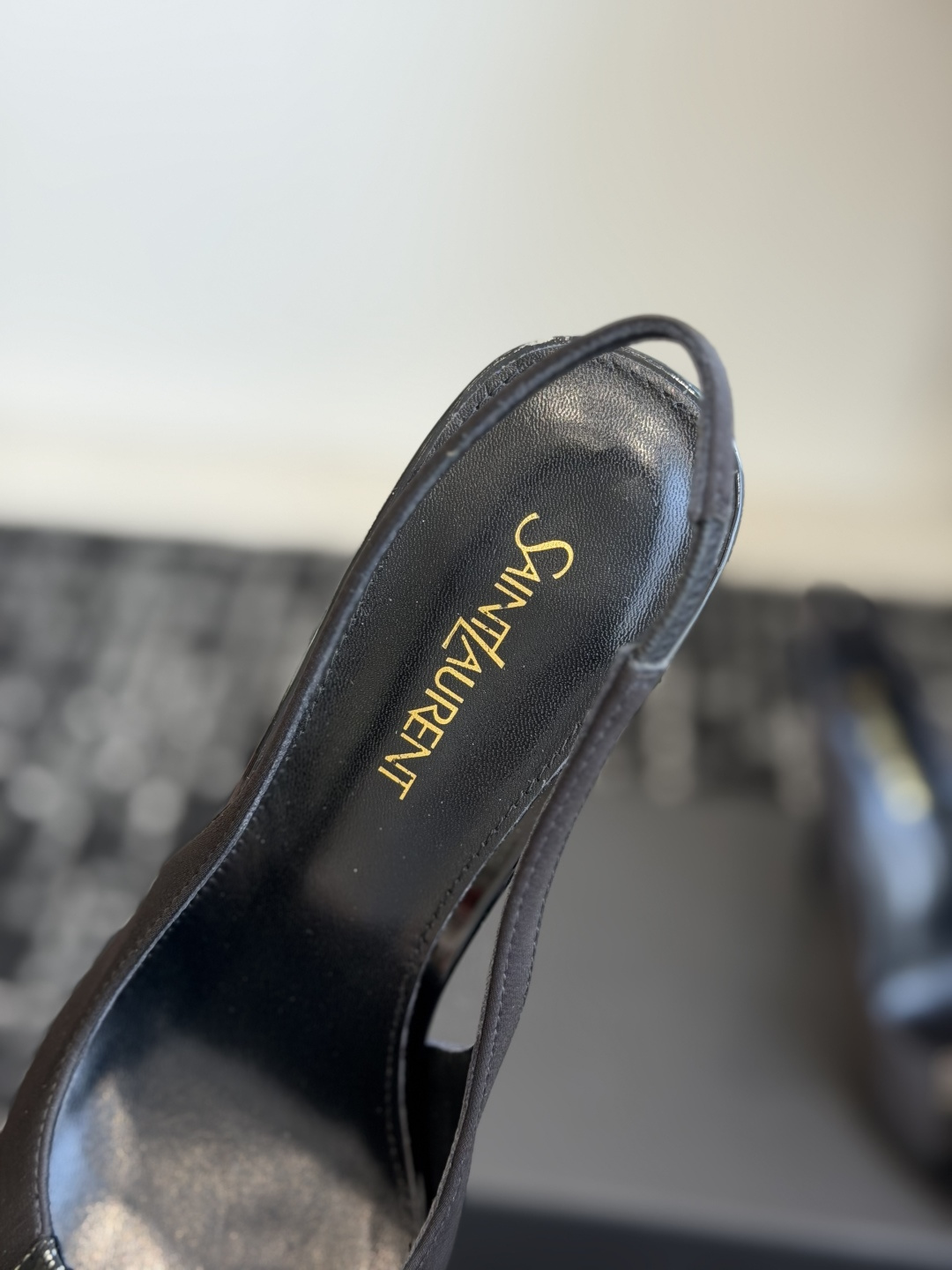 代购级 Saint Laurent / 圣罗兰LeeYSL姐姐的美丽尤物又是人间圣罗兰 Rose同款的高跟鞋凉鞋拖鞋化很 代购级 Saint Laurent / 圣罗兰LeeYSL姐姐的美丽尤物又是人间圣罗兰 Rose同款的高跟鞋凉鞋拖鞋化很