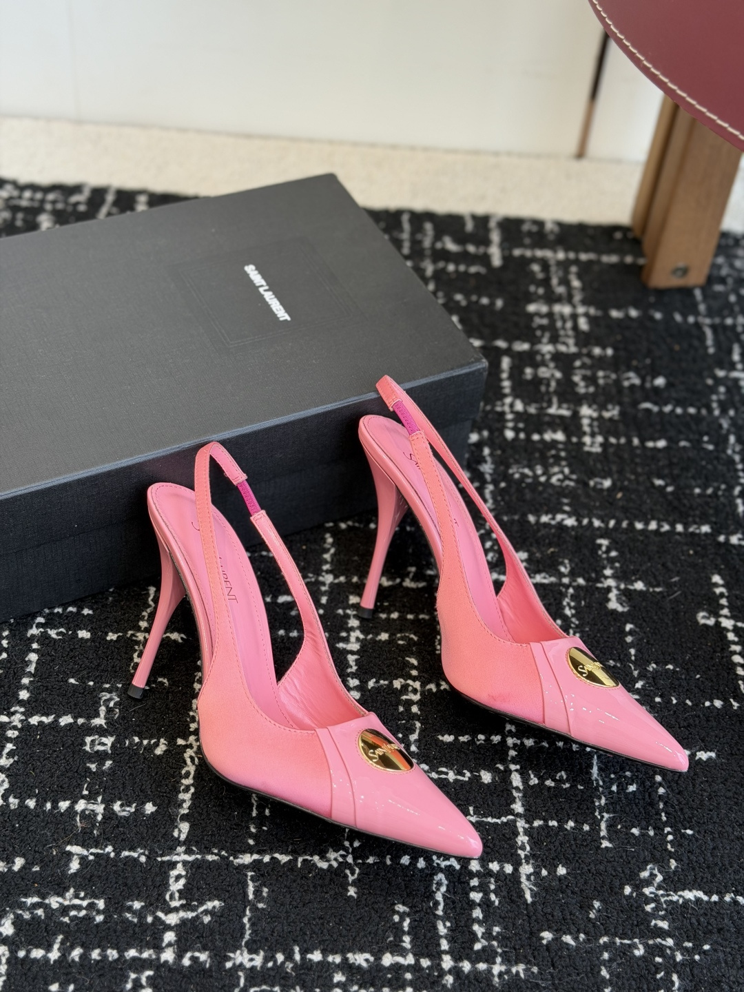 代购级 Saint Laurent / 圣罗兰LeeYSL姐姐的美丽尤物又是人间圣罗兰 Rose同款的高跟鞋凉鞋拖鞋化很 代购级 Saint Laurent / 圣罗兰LeeYSL姐姐的美丽尤物又是人间圣罗兰 Rose同款的高跟鞋凉鞋拖鞋化很