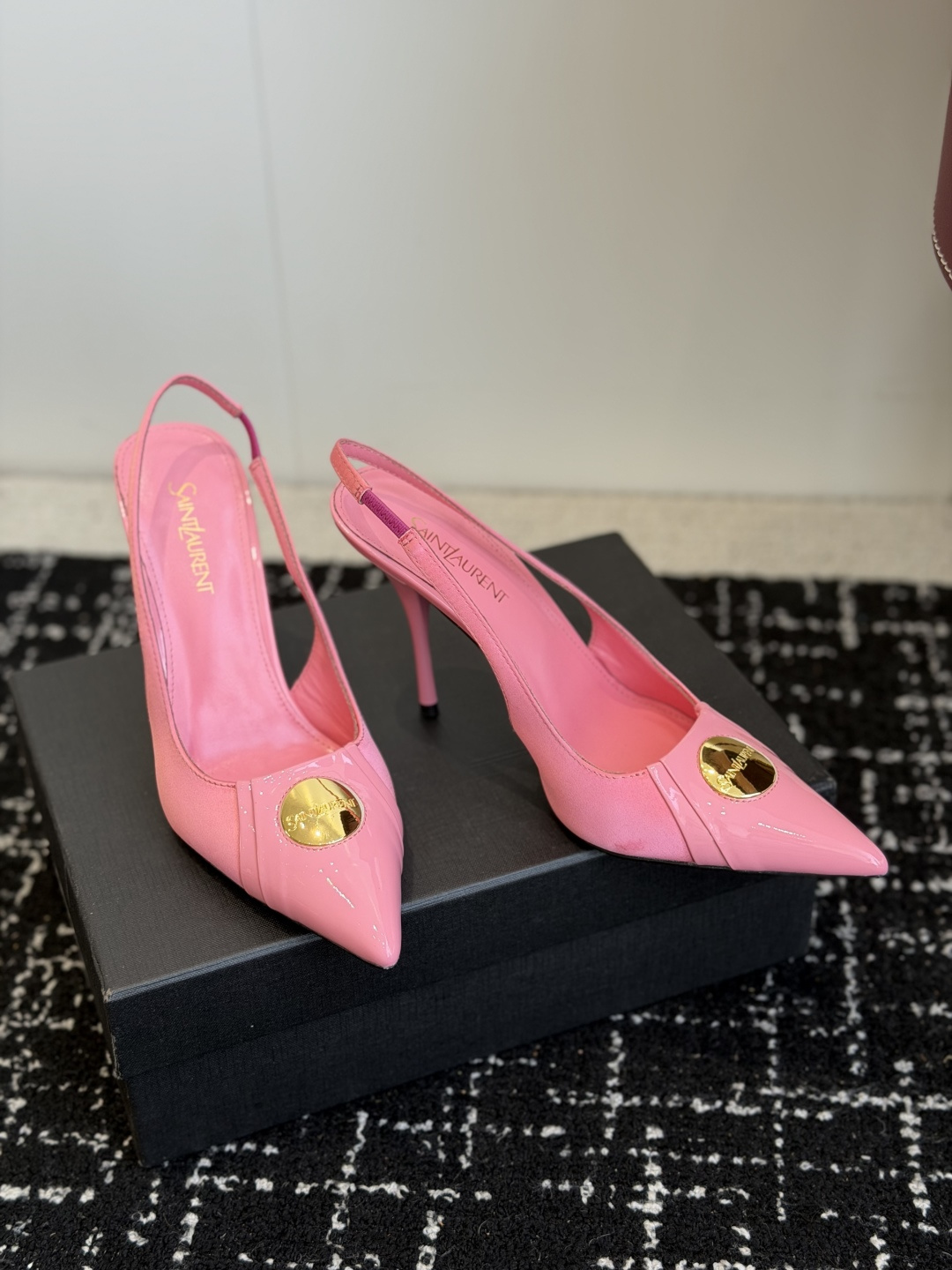 代购级 Saint Laurent / 圣罗兰LeeYSL姐姐的美丽尤物又是人间圣罗兰 Rose同款的高跟鞋凉鞋拖鞋化很 代购级 Saint Laurent / 圣罗兰LeeYSL姐姐的美丽尤物又是人间圣罗兰 Rose同款的高跟鞋凉鞋拖鞋化很