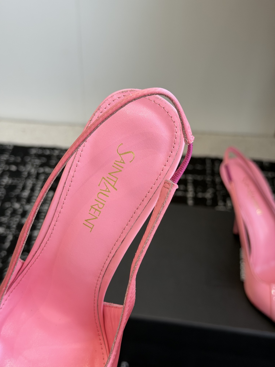 代购级 Saint Laurent / 圣罗兰LeeYSL姐姐的美丽尤物又是人间圣罗兰 Rose同款的高跟鞋凉鞋拖鞋化很 代购级 Saint Laurent / 圣罗兰LeeYSL姐姐的美丽尤物又是人间圣罗兰 Rose同款的高跟鞋凉鞋拖鞋化很