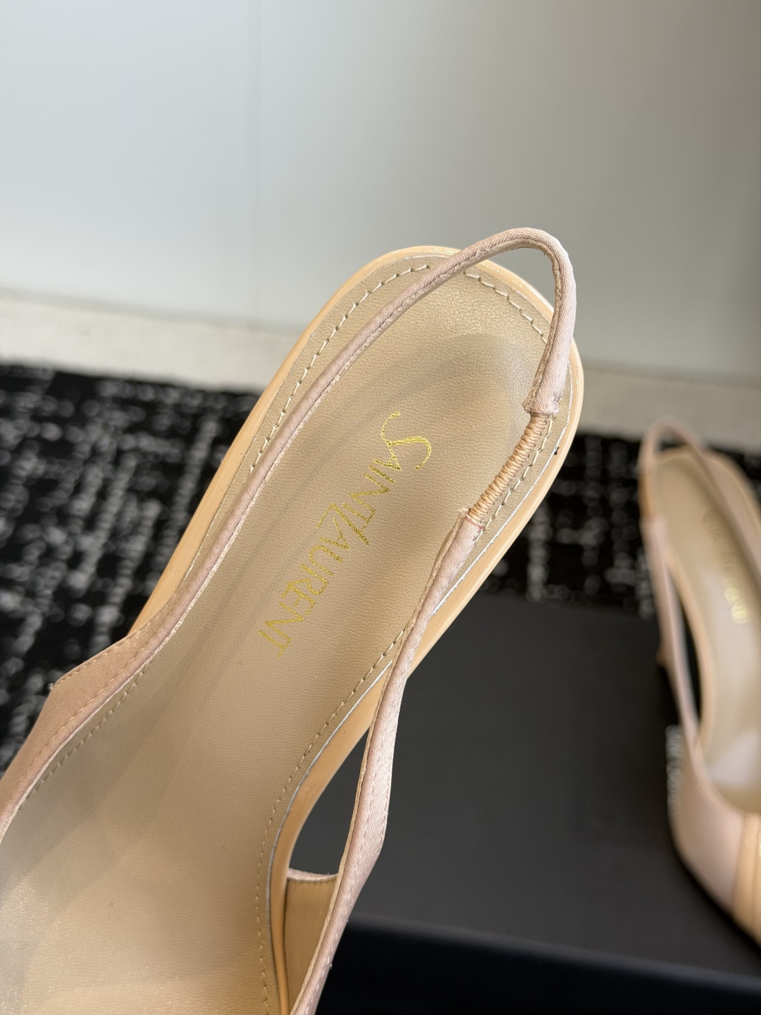 代购级 Saint Laurent / 圣罗兰LeeYSL姐姐的美丽尤物又是人间圣罗兰 Rose同款的高跟鞋凉鞋拖鞋化很 代购级 Saint Laurent / 圣罗兰LeeYSL姐姐的美丽尤物又是人间圣罗兰 Rose同款的高跟鞋凉鞋拖鞋化很