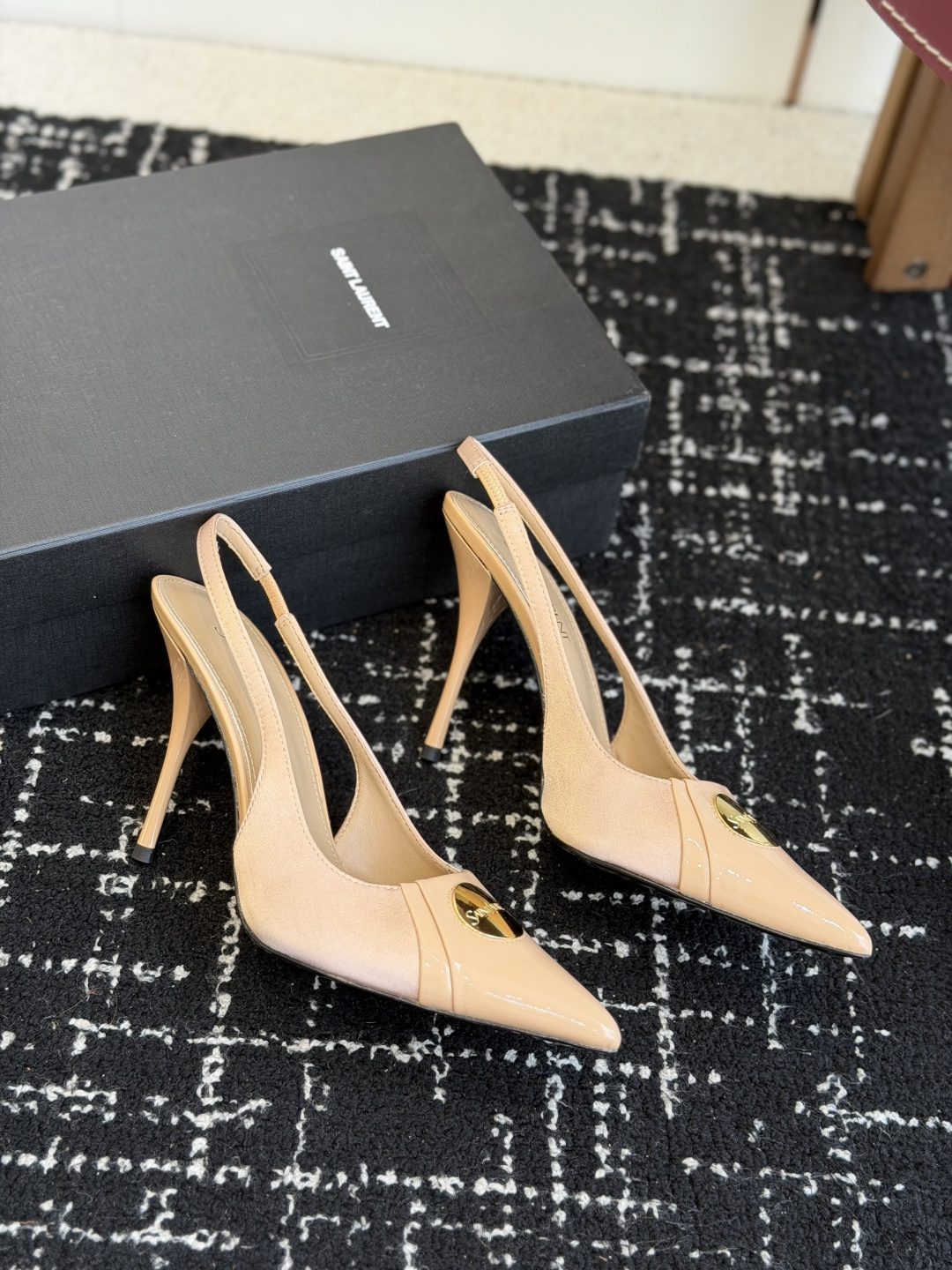 代购级 Saint Laurent / 圣罗兰LeeYSL姐姐的美丽尤物又是人间圣罗兰 Rose同款的高跟鞋凉鞋拖鞋化很 代购级 Saint Laurent / 圣罗兰LeeYSL姐姐的美丽尤物又是人间圣罗兰 Rose同款的高跟鞋凉鞋拖鞋化很