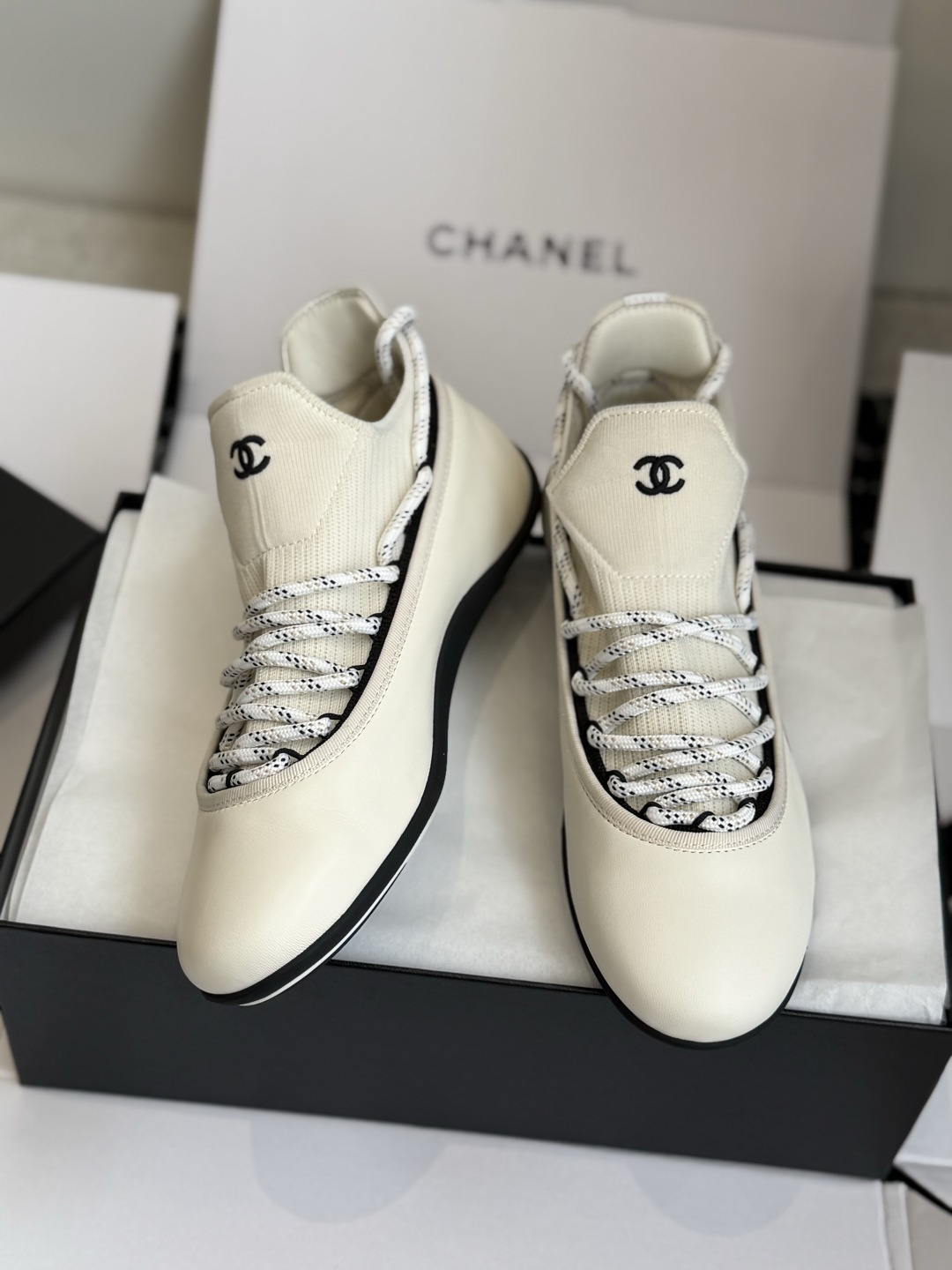 东莞代购级 CHANEL 26C 最新款 休闲运动鞋 注重舒适度的宝子一定要留这款!莞产版本,原版开发,版型专柜一比一, 东莞代购级 CHANEL 26C 最新款 休闲运动鞋 注重舒适度的宝子一定要留这款!莞产版本,原版开发,版型专柜一比一,