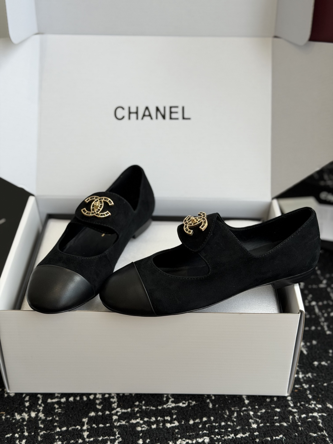 代购级 CHANEL 香奈儿 26ss 圆头 金属扣玛丽珍 单鞋 第一眼看上就被种草了根据天气变化自由穿搭!套上袜套春 代购级 CHANEL 香奈儿 26ss 圆头 金属扣玛丽珍 单鞋 第一眼看上就被种草了根据天气变化自由穿搭!套上袜套春