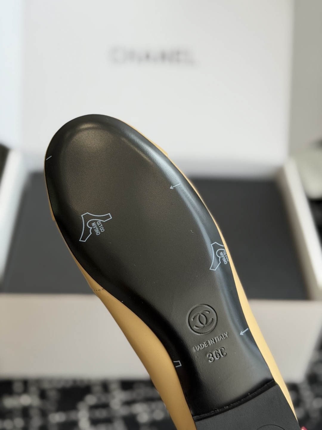 代购级 CHANEL 香奈儿 26ss 圆头 金属扣玛丽珍 单鞋 第一眼看上就被种草了根据天气变化自由穿搭!套上袜套春 代购级 CHANEL 香奈儿 26ss 圆头 金属扣玛丽珍 单鞋 第一眼看上就被种草了根据天气变化自由穿搭!套上袜套春