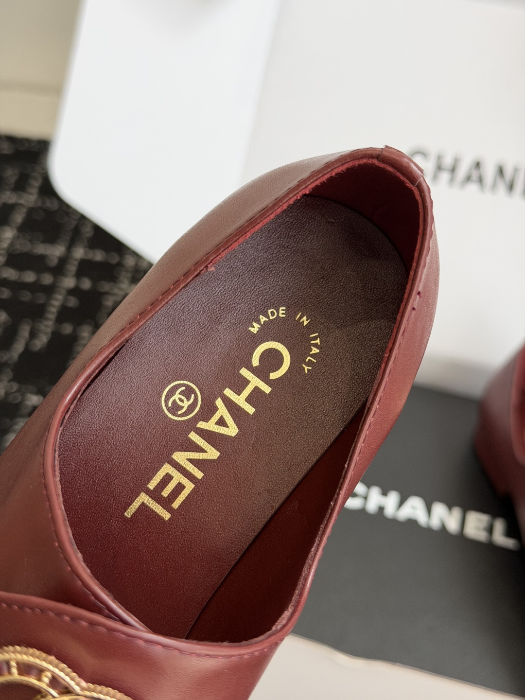 代购级 CHANEL 香奈儿 26ss 圆头 金属扣玛丽珍 单鞋 第一眼看上就被种草了根据天气变化自由穿搭!套上袜套春 代购级 CHANEL 香奈儿 26ss 圆头 金属扣玛丽珍 单鞋 第一眼看上就被种草了根据天气变化自由穿搭!套上袜套春