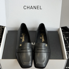 代购级 Chanel26SS早春新款方头平底单鞋 经典方头鞋型自带复古高级感,拼色设计瞬间点亮整体造型,把香奈儿的品牌辨 代购级 Chanel26SS早春新款方头平底单鞋 经典方头鞋型自带复古高级感,拼色设计瞬间点亮整体造型,把香奈儿的品牌辨