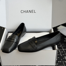 代购级 Chanel26SS早春新款方头平底单鞋 经典方头鞋型自带复古高级感,拼色设计瞬间点亮整体造型,把香奈儿的品牌辨 代购级 Chanel26SS早春新款方头平底单鞋 经典方头鞋型自带复古高级感,拼色设计瞬间点亮整体造型,把香奈儿的品牌辨