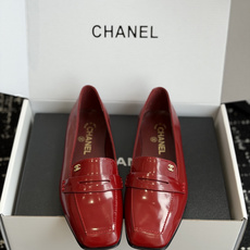 代购级 Chanel26SS早春新款方头平底单鞋 经典方头鞋型自带复古高级感,拼色设计瞬间点亮整体造型,把香奈儿的品牌辨 代购级 Chanel26SS早春新款方头平底单鞋 经典方头鞋型自带复古高级感,拼色设计瞬间点亮整体造型,把香奈儿的品牌辨