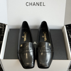代购级 Chanel26SS早春新款方头平底单鞋 经典方头鞋型自带复古高级感,拼色设计瞬间点亮整体造型,把香奈儿的品牌辨 代购级 Chanel26SS早春新款方头平底单鞋 经典方头鞋型自带复古高级感,拼色设计瞬间点亮整体造型,把香奈儿的品牌辨
