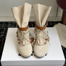 代购级 isabel marant 26秋冬 “酷奢游牧风,图腾刺绣与串珠流苏等丰富了款式的呈现,或粗犷、或细腻,或坚硬 代购级 isabel marant 26秋冬 “酷奢游牧风,图腾刺绣与串珠流苏等丰富了款式的呈现,或粗犷、或细腻,或坚硬