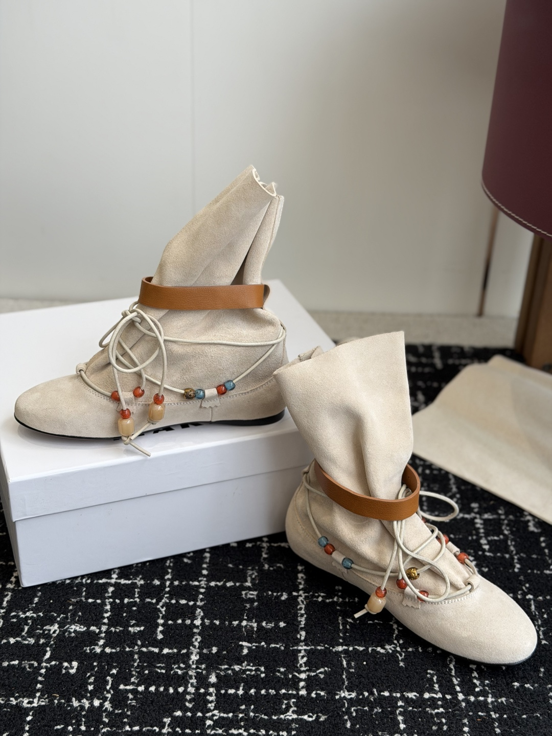 代购级 isabel marant 26秋冬 “酷奢游牧风,图腾刺绣与串珠流苏等丰富了款式的呈现,或粗犷、或细腻,或坚硬 代购级 isabel marant 26秋冬 “酷奢游牧风,图腾刺绣与串珠流苏等丰富了款式的呈现,或粗犷、或细腻,或坚硬