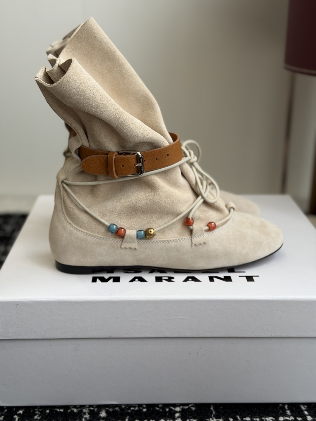 代购级 isabel marant 26秋冬 “酷奢游牧风,图腾刺绣与串珠流苏等丰富了款式的呈现,或粗犷、或细腻,或坚硬 代购级 isabel marant 26秋冬 “酷奢游牧风,图腾刺绣与串珠流苏等丰富了款式的呈现,或粗犷、或细腻,或坚硬
