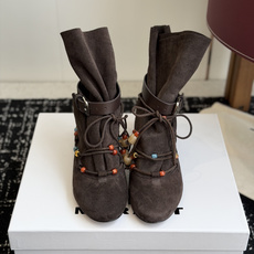 代购级 isabel marant 26秋冬 “酷奢游牧风,图腾刺绣与串珠流苏等丰富了款式的呈现,或粗犷、或细腻,或坚硬 代购级 isabel marant 26秋冬 “酷奢游牧风,图腾刺绣与串珠流苏等丰富了款式的呈现,或粗犷、或细腻,或坚硬