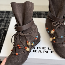 代购级 isabel marant 26秋冬 “酷奢游牧风,图腾刺绣与串珠流苏等丰富了款式的呈现,或粗犷、或细腻,或坚硬 代购级 isabel marant 26秋冬 “酷奢游牧风,图腾刺绣与串珠流苏等丰富了款式的呈现,或粗犷、或细腻,或坚硬