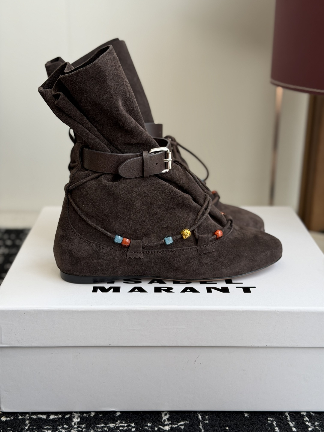 代购级 isabel marant 26秋冬 “酷奢游牧风,图腾刺绣与串珠流苏等丰富了款式的呈现,或粗犷、或细腻,或坚硬 代购级 isabel marant 26秋冬 “酷奢游牧风,图腾刺绣与串珠流苏等丰富了款式的呈现,或粗犷、或细腻,或坚硬