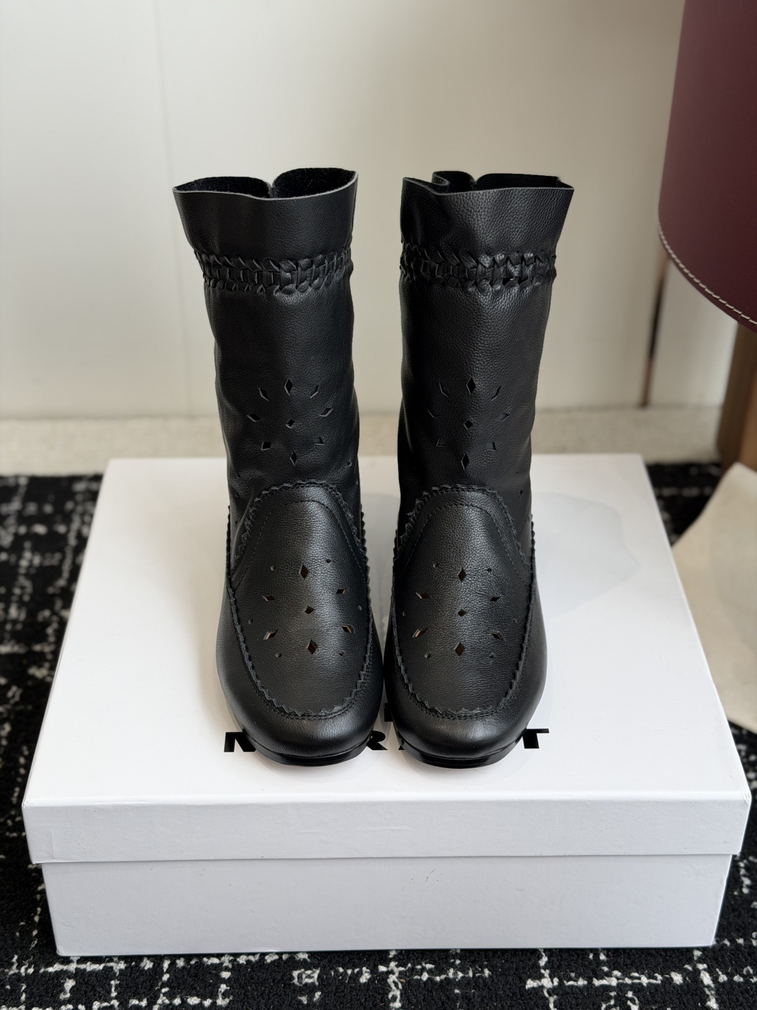 代购级 IsabelMarant 伊莎贝尔 26ss新款短靴长靴 靴筒斜口设计显腿细,松紧设计,适合各种纬度! 无任何 代购级 IsabelMarant 伊莎贝尔 26ss新款短靴长靴 靴筒斜口设计显腿细,松紧设计,适合各种纬度! 无任何
