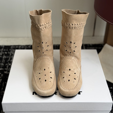 代购级 IsabelMarant 伊莎贝尔 26ss新款短靴长靴 靴筒斜口设计显腿细,松紧设计,适合各种纬度! 无任何 代购级 IsabelMarant 伊莎贝尔 26ss新款短靴长靴 靴筒斜口设计显腿细,松紧设计,适合各种纬度! 无任何