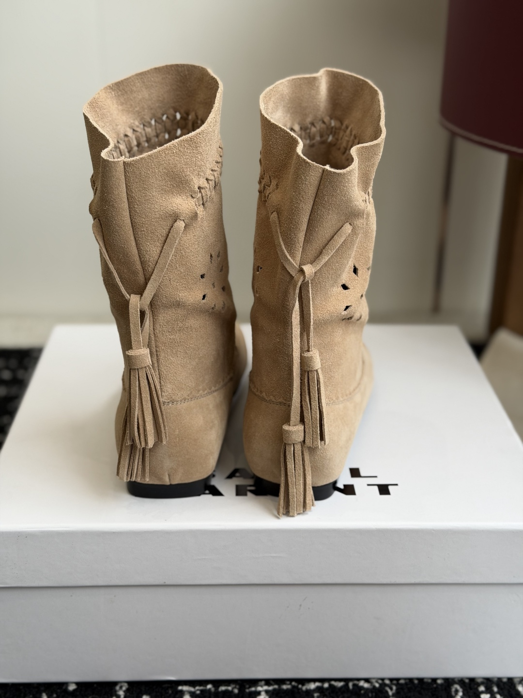 代购级 IsabelMarant 伊莎贝尔 26ss新款短靴长靴 靴筒斜口设计显腿细,松紧设计,适合各种纬度! 无任何 代购级 IsabelMarant 伊莎贝尔 26ss新款短靴长靴 靴筒斜口设计显腿细,松紧设计,适合各种纬度! 无任何