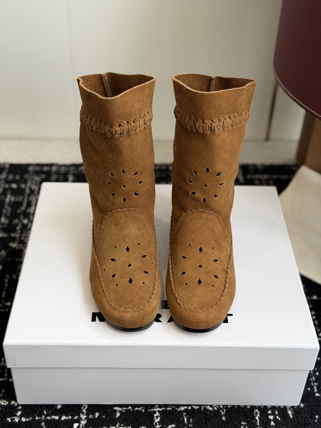 代购级 IsabelMarant 伊莎贝尔 26ss新款短靴长靴 靴筒斜口设计显腿细,松紧设计,适合各种纬度! 无任何 代购级 IsabelMarant 伊莎贝尔 26ss新款短靴长靴 靴筒斜口设计显腿细,松紧设计,适合各种纬度! 无任何