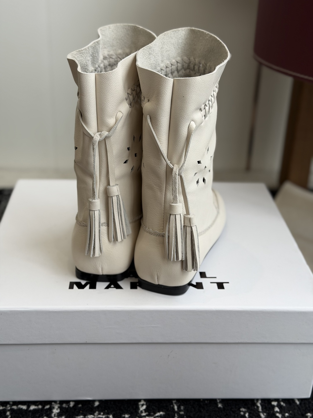 代购级 IsabelMarant 伊莎贝尔 26ss新款短靴长靴 靴筒斜口设计显腿细,松紧设计,适合各种纬度! 无任何 代购级 IsabelMarant 伊莎贝尔 26ss新款短靴长靴 靴筒斜口设计显腿细,松紧设计,适合各种纬度! 无任何