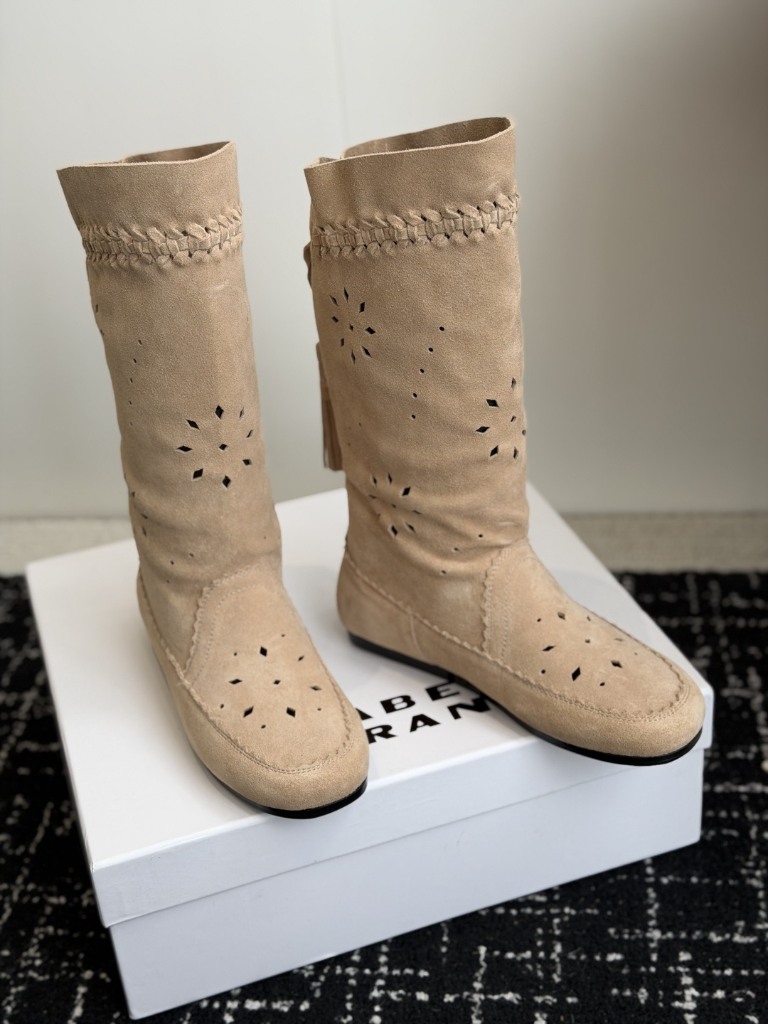 代购级 IsabelMarant 伊莎贝尔 26ss新款短靴长靴 靴筒斜口设计显腿细,松紧设计,适合各种纬度! 无任何 代购级 IsabelMarant 伊莎贝尔 26ss新款短靴长靴 靴筒斜口设计显腿细,松紧设计,适合各种纬度! 无任何