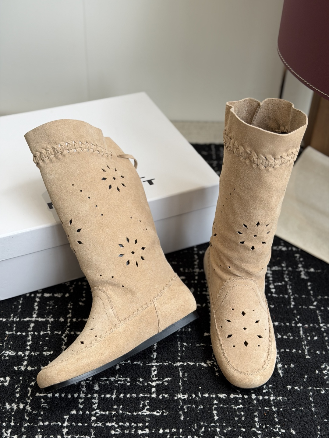 代购级 IsabelMarant 伊莎贝尔 26ss新款短靴长靴 靴筒斜口设计显腿细,松紧设计,适合各种纬度! 无任何 代购级 IsabelMarant 伊莎贝尔 26ss新款短靴长靴 靴筒斜口设计显腿细,松紧设计,适合各种纬度! 无任何
