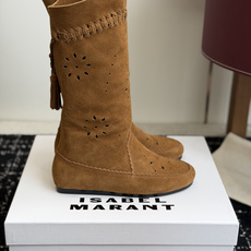 代购级 IsabelMarant 伊莎贝尔 26ss新款短靴长靴 靴筒斜口设计显腿细,松紧设计,适合各种纬度! 无任何 代购级 IsabelMarant 伊莎贝尔 26ss新款短靴长靴 靴筒斜口设计显腿细,松紧设计,适合各种纬度! 无任何