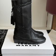 代购级 IsabelMarant 伊莎贝尔 26ss新款短靴长靴 靴筒斜口设计显腿细,松紧设计,适合各种纬度! 无任何 代购级 IsabelMarant 伊莎贝尔 26ss新款短靴长靴 靴筒斜口设计显腿细,松紧设计,适合各种纬度! 无任何