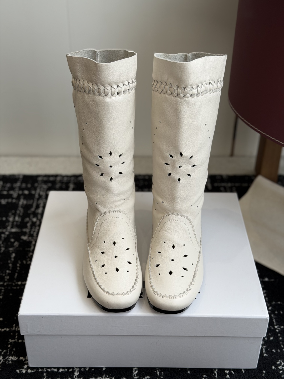 代购级 IsabelMarant 伊莎贝尔 26ss新款短靴长靴 靴筒斜口设计显腿细,松紧设计,适合各种纬度! 无任何 代购级 IsabelMarant 伊莎贝尔 26ss新款短靴长靴 靴筒斜口设计显腿细,松紧设计,适合各种纬度! 无任何