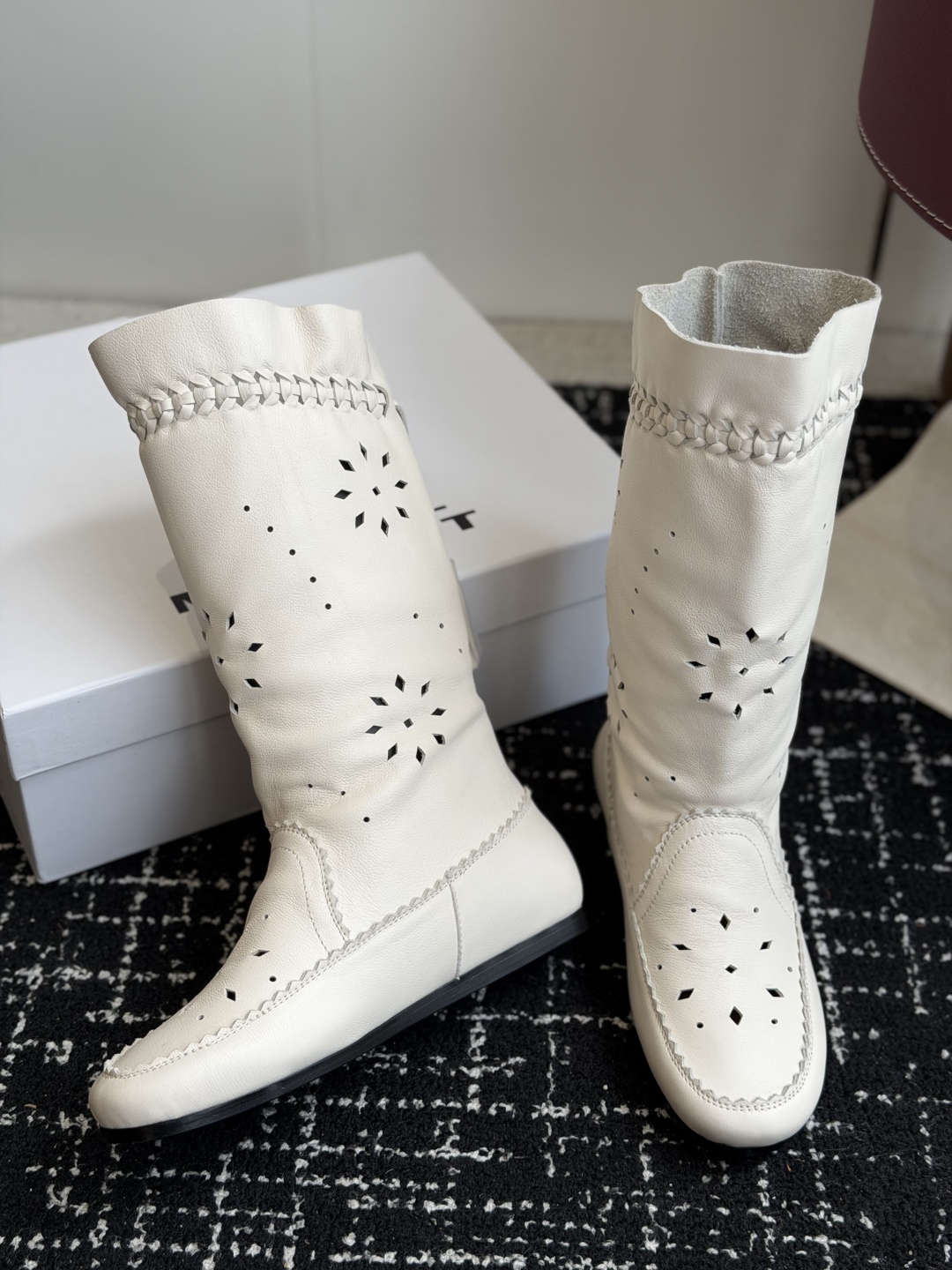 代购级 IsabelMarant 伊莎贝尔 26ss新款短靴长靴 靴筒斜口设计显腿细,松紧设计,适合各种纬度! 无任何 代购级 IsabelMarant 伊莎贝尔 26ss新款短靴长靴 靴筒斜口设计显腿细,松紧设计,适合各种纬度! 无任何