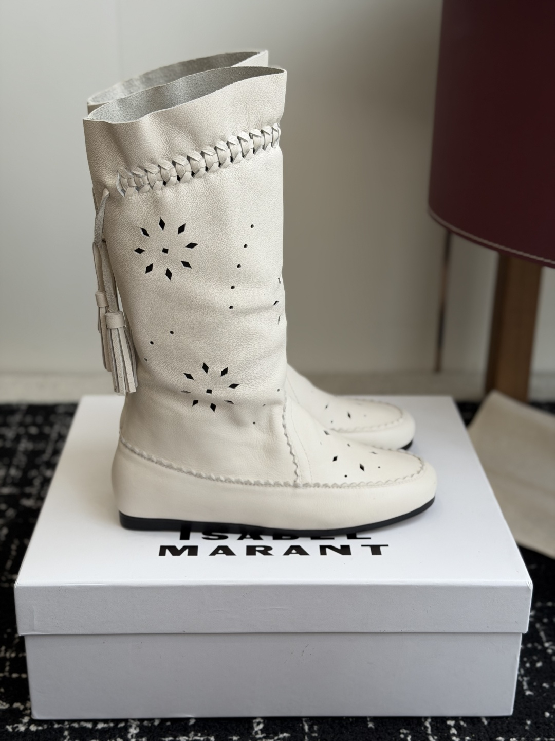 代购级 IsabelMarant 伊莎贝尔 26ss新款短靴长靴 靴筒斜口设计显腿细,松紧设计,适合各种纬度! 无任何 代购级 IsabelMarant 伊莎贝尔 26ss新款短靴长靴 靴筒斜口设计显腿细,松紧设计,适合各种纬度! 无任何