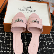 东莞代购级 Hermes爱马仕 26ss 凉拖鞋 经典的版型 ,搭配极具辨识度的扣子,上脚超级百搭好看时髦,各明星网红种 东莞代购级 Hermes爱马仕 26ss 凉拖鞋 经典的版型 ,搭配极具辨识度的扣子,上脚超级百搭好看时髦,各明星网红种