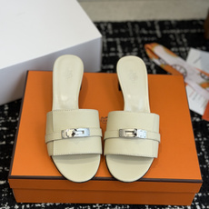 东莞代购级 Hermes爱马仕 26ss 凉拖鞋 经典的版型 ,搭配极具辨识度的扣子,上脚超级百搭好看时髦,各明星网红种 东莞代购级 Hermes爱马仕 26ss 凉拖鞋 经典的版型 ,搭配极具辨识度的扣子,上脚超级百搭好看时髦,各明星网红种