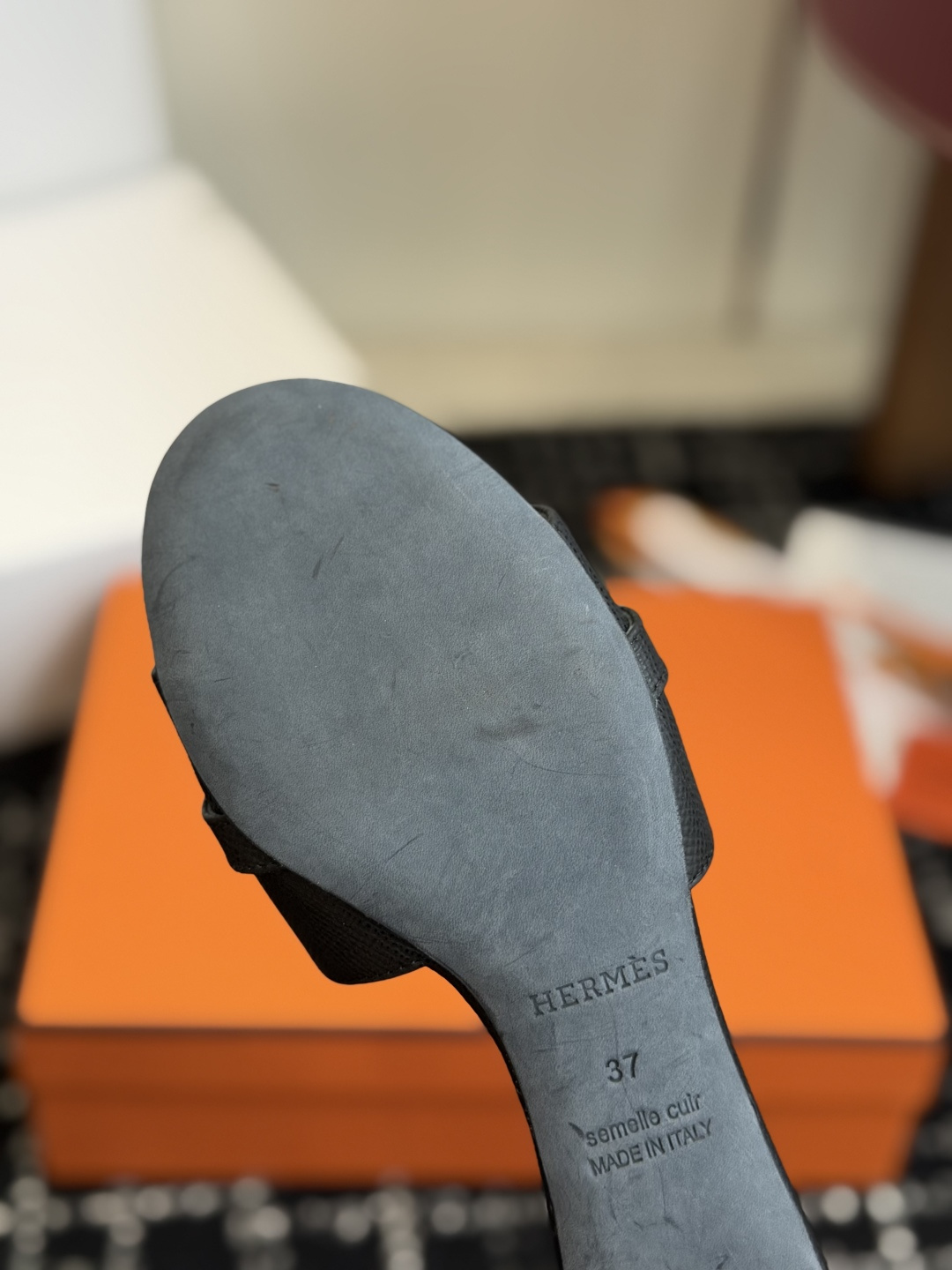 东莞代购级 Hermes爱马仕 26ss 凉拖鞋 经典的版型 ,搭配极具辨识度的扣子,上脚超级百搭好看时髦,各明星网红种 东莞代购级 Hermes爱马仕 26ss 凉拖鞋 经典的版型 ,搭配极具辨识度的扣子,上脚超级百搭好看时髦,各明星网红种