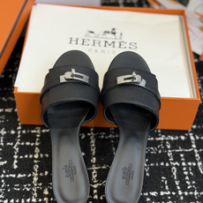 东莞代购级 Hermes爱马仕 26ss 凉拖鞋 经典的版型 ,搭配极具辨识度的扣子,上脚超级百搭好看时髦,各明星网红种 东莞代购级 Hermes爱马仕 26ss 凉拖鞋 经典的版型 ,搭配极具辨识度的扣子,上脚超级百搭好看时髦,各明星网红种