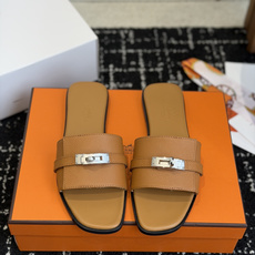 东莞代购级 Hermes爱马仕 26ss 凉拖鞋 经典的版型 ,搭配极具辨识度的扣子,上脚超级百搭好看时髦,各明星网红种 东莞代购级 Hermes爱马仕 26ss 凉拖鞋 经典的版型 ,搭配极具辨识度的扣子,上脚超级百搭好看时髦,各明星网红种
