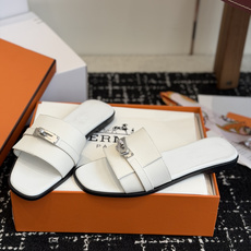东莞代购级 Hermes爱马仕 26ss 凉拖鞋 经典的版型 ,搭配极具辨识度的扣子,上脚超级百搭好看时髦,各明星网红种 东莞代购级 Hermes爱马仕 26ss 凉拖鞋 经典的版型 ,搭配极具辨识度的扣子,上脚超级百搭好看时髦,各明星网红种