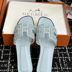 东莞代购级 Hermes爱马仕 26ss 凉拖鞋 经典的版型 ,搭配极具辨识度的扣子,上脚超级百搭好看时髦,各明星网红种 东莞代购级 Hermes爱马仕 26ss 凉拖鞋 经典的版型 ,搭配极具辨识度的扣子,上脚超级百搭好看时髦,各明星网红种