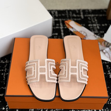 东莞代购级 Hermes爱马仕 26ss 凉拖鞋 经典的版型 ,搭配极具辨识度的扣子,上脚超级百搭好看时髦,各明星网红种 东莞代购级 Hermes爱马仕 26ss 凉拖鞋 经典的版型 ,搭配极具辨识度的扣子,上脚超级百搭好看时髦,各明星网红种