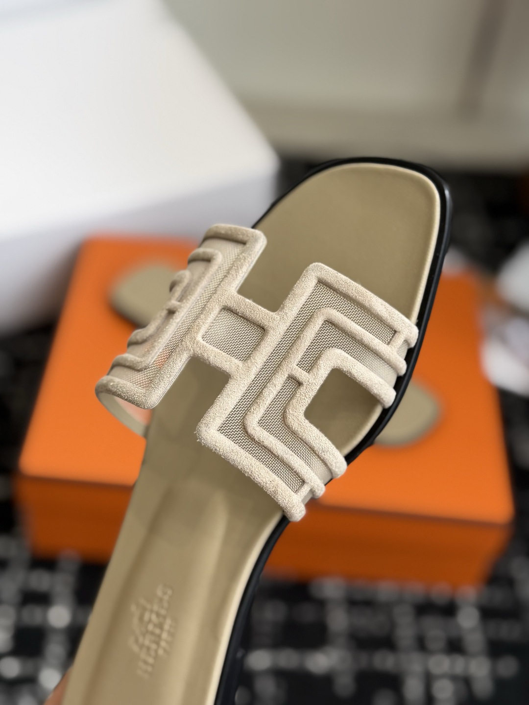 东莞代购级 Hermes爱马仕 26ss 凉拖鞋 经典的版型 ,搭配极具辨识度的扣子,上脚超级百搭好看时髦,各明星网红种 东莞代购级 Hermes爱马仕 26ss 凉拖鞋 经典的版型 ,搭配极具辨识度的扣子,上脚超级百搭好看时髦,各明星网红种
